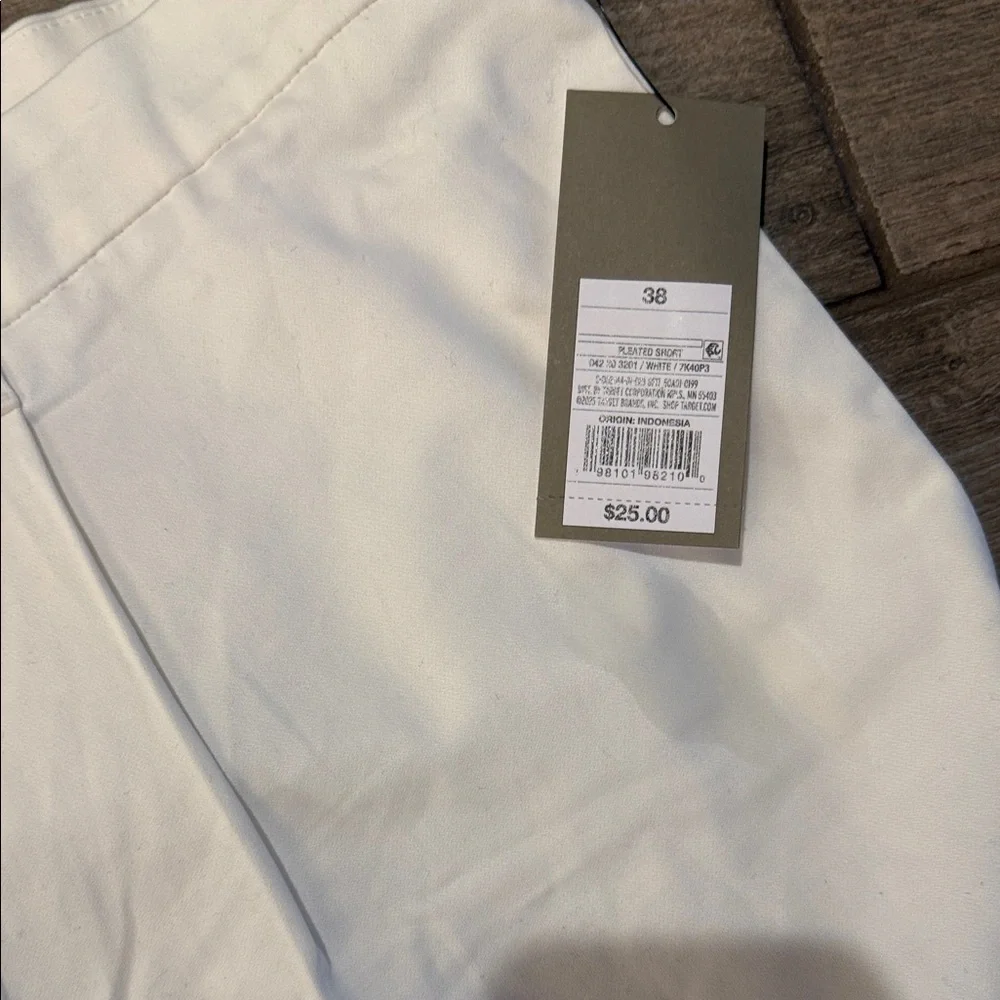 NWT Goodfellow & Co White Pleated Front Shorts Sz 38